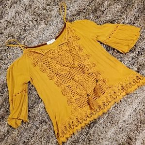 TAYLOR & SAGE Cold Shoulder top